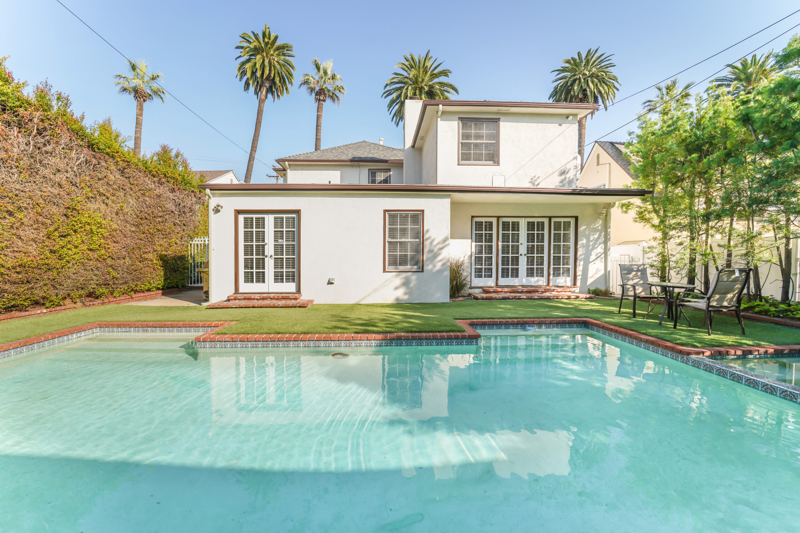 725 N Doheny Dr Beverly Hills exterior
