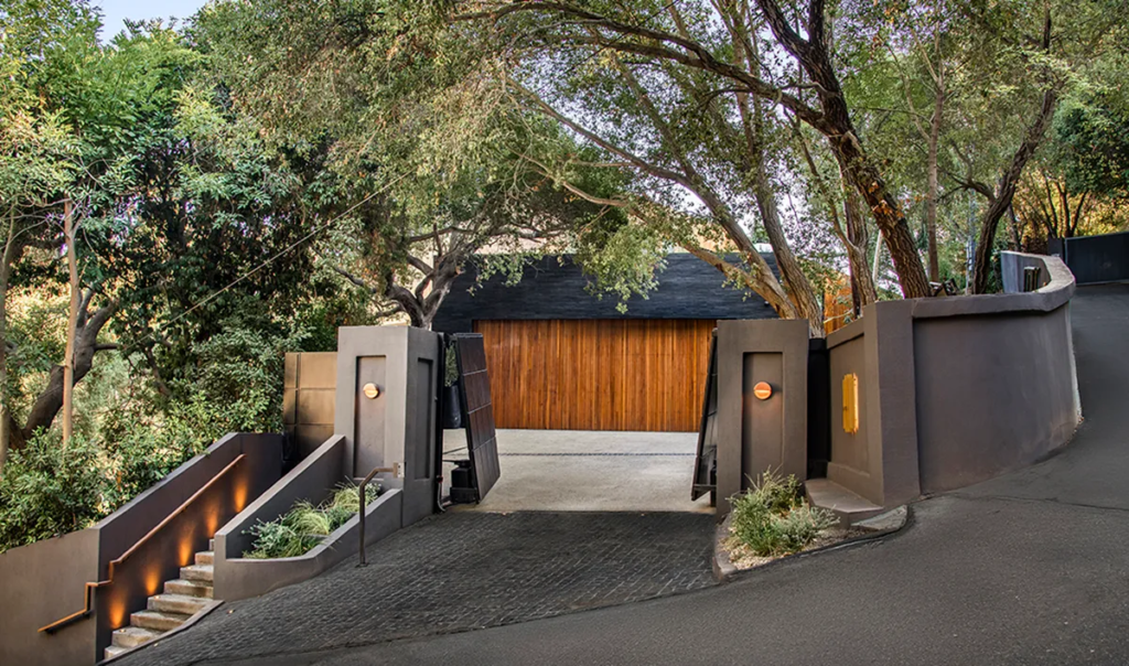 2535hutton huttonhouse entrance